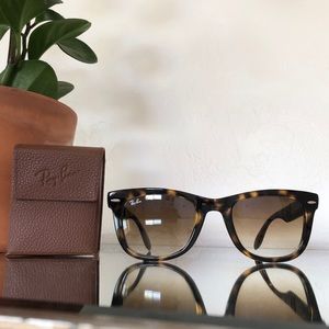 Ray-Ban folding Wayfarers w/ case